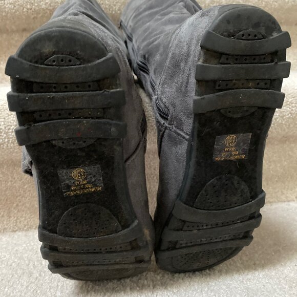 Maurices Wmn's Boots Size 6.5 Gray /Faux Suede Leather Flat Waffle Sole Zip Side - Picture 7 of 8